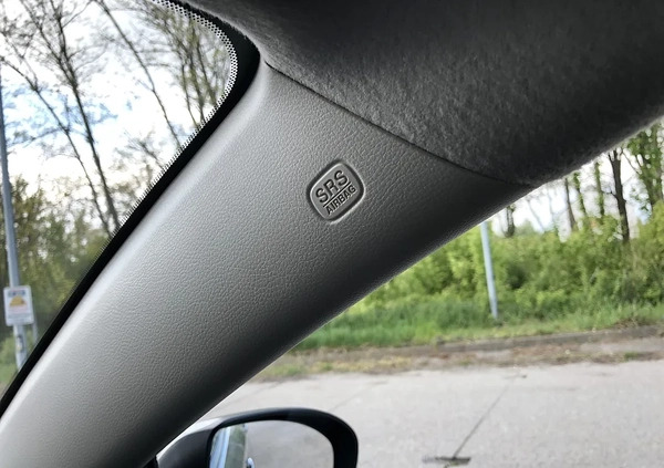 Mazda 3 cena 17700 przebieg: 200000, rok produkcji 2010 z Łódź małe 704